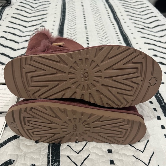 UGG Bailey Button II Boots, Women’s Sz 8 - Picture 2 of 6